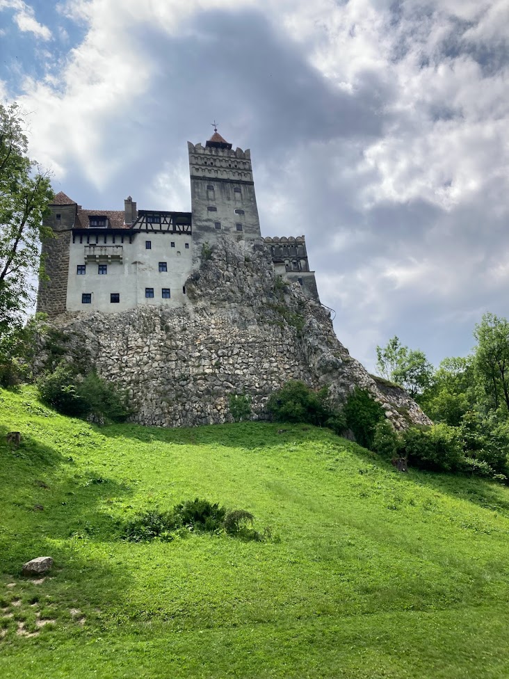 Vizitați Castelul Bran - după cum susțin legendele, este bastionul lui Dracula